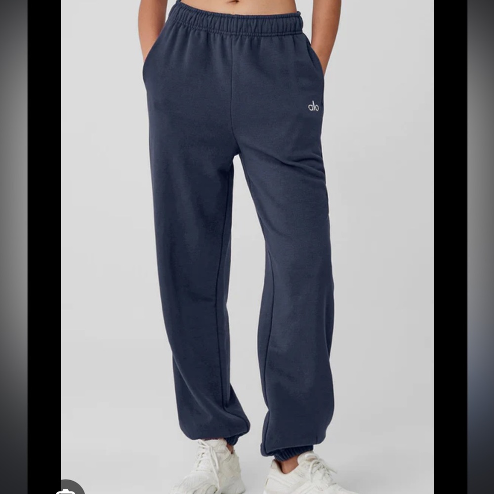 Alo Accolade Sweatpants in Navy Blue
